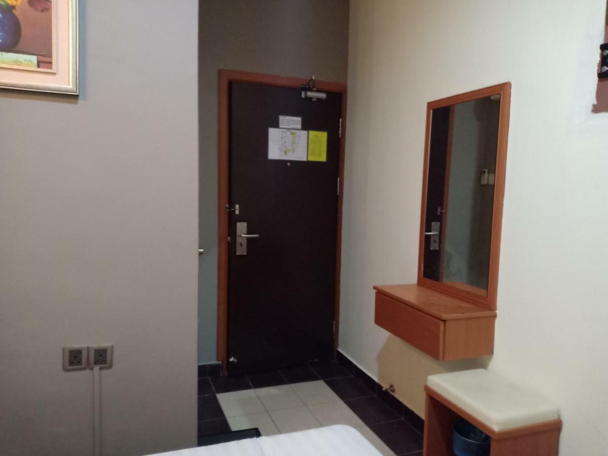 Tc Inn Business Hotel @ סרי קמבאנגן מראה חיצוני תמונה