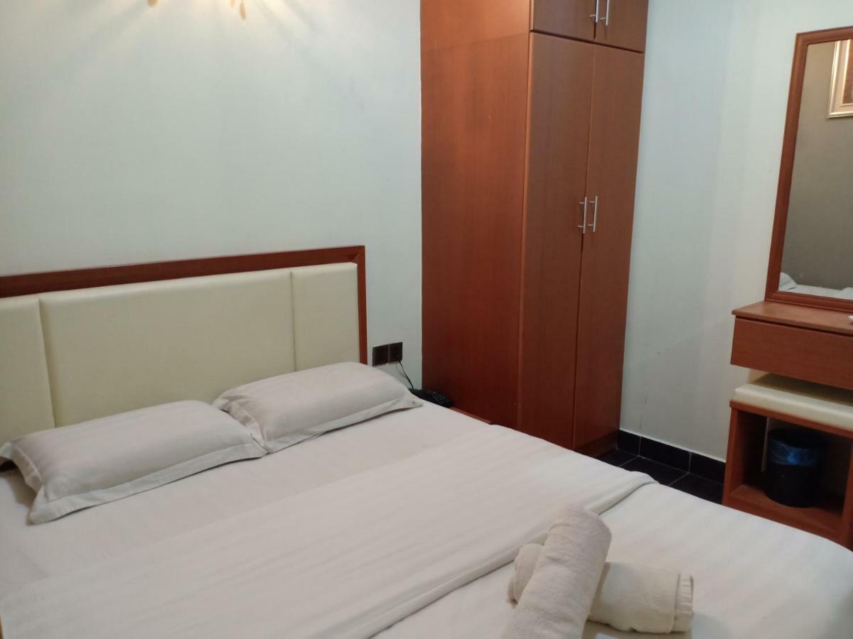Tc Inn Business Hotel @ סרי קמבאנגן מראה חיצוני תמונה