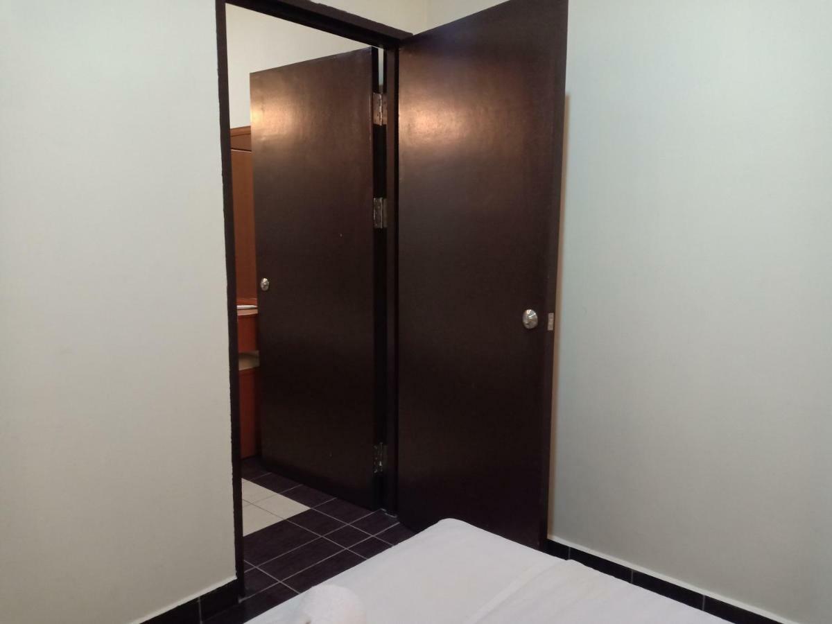 Tc Inn Business Hotel @ סרי קמבאנגן מראה חיצוני תמונה